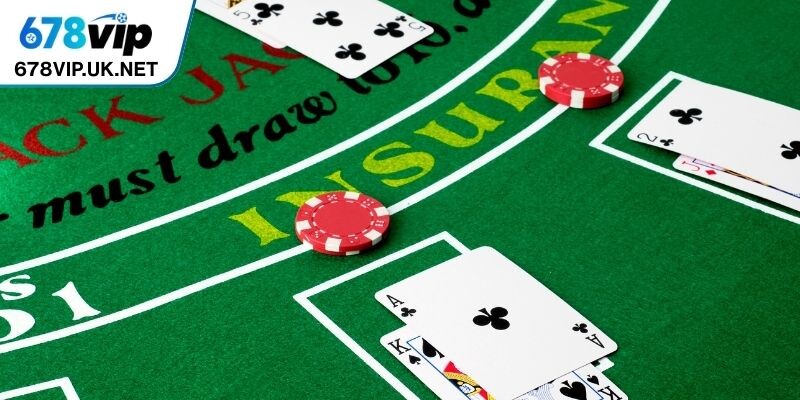 Chú ý quan sát bài ở trong mỗi ván 
